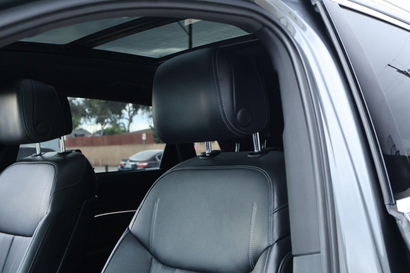 Audi e-tron Vehicle Full-screen Gallery Image 22