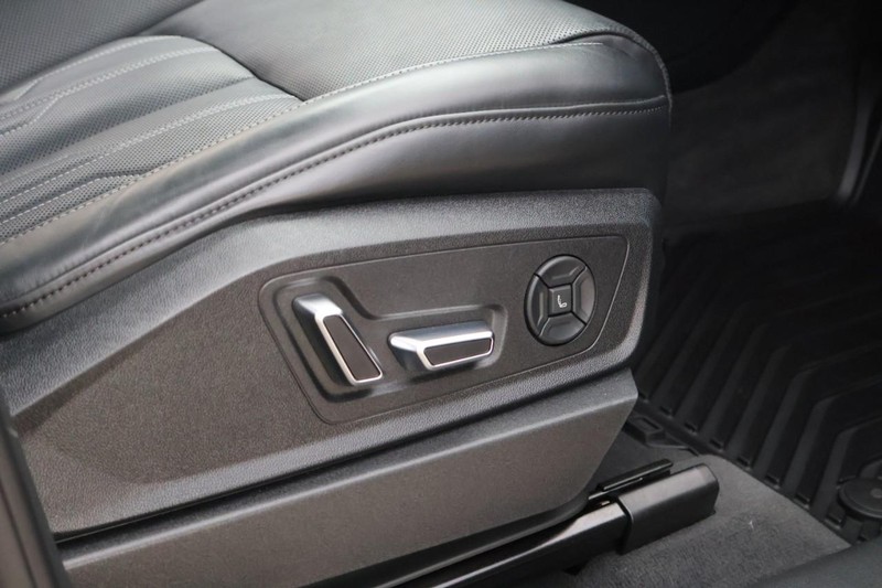 Audi e-tron Vehicle Full-screen Gallery Image 24