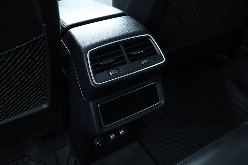 Audi e-tron Vehicle Full-screen Gallery Image 27