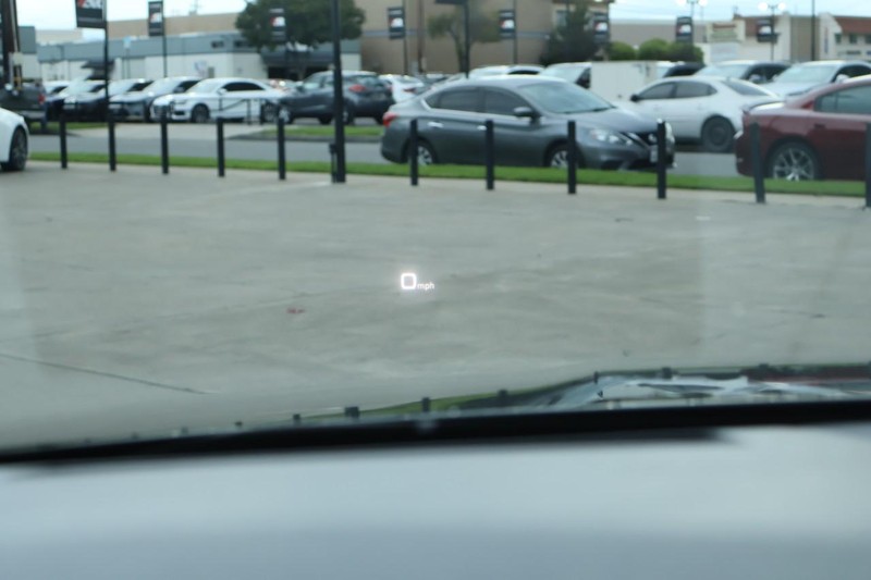 Audi e-tron Vehicle Full-screen Gallery Image 30