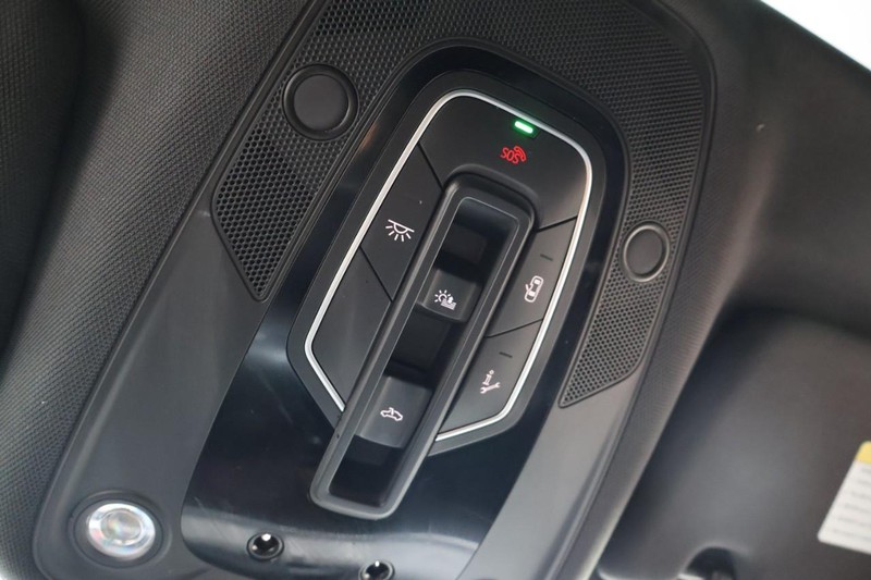 Audi e-tron Vehicle Full-screen Gallery Image 42