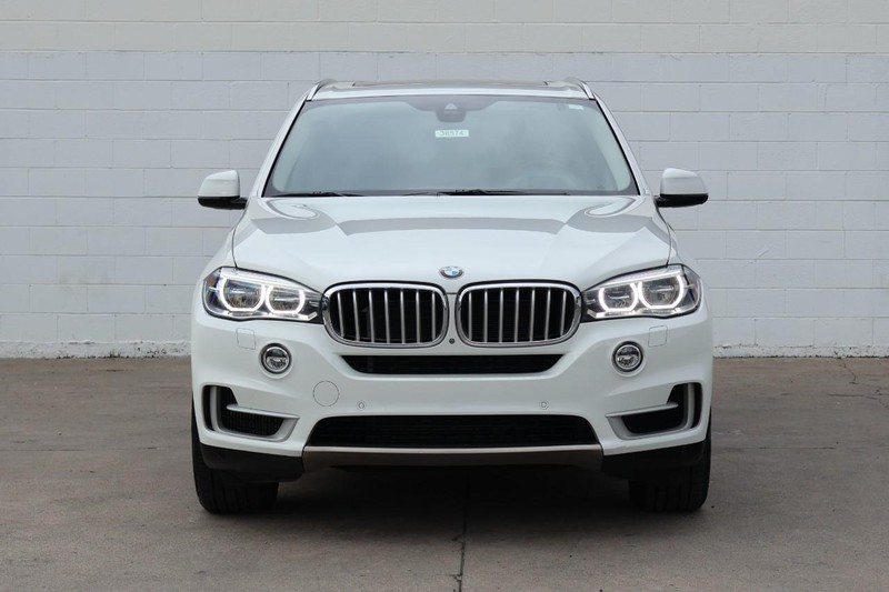 BMW X5 Vehicle Full-screen Gallery Image 02