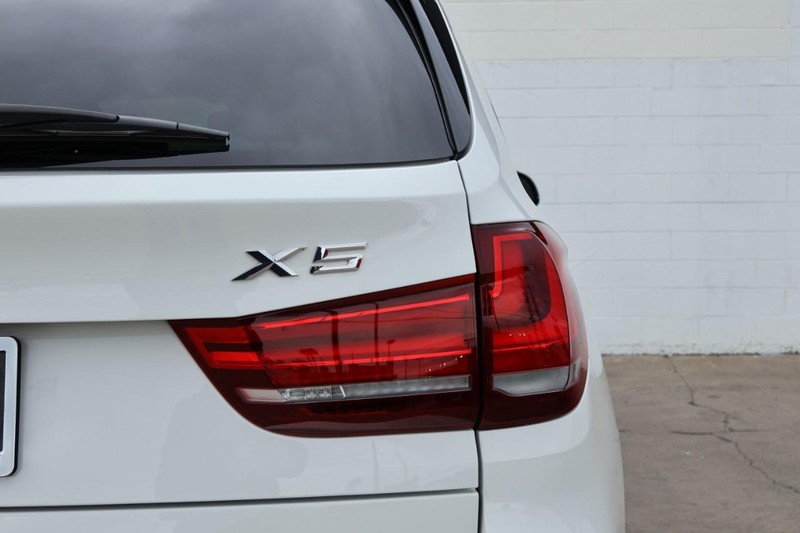 BMW X5 Vehicle Full-screen Gallery Image 07