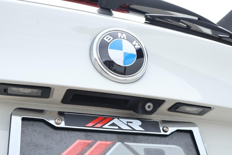 BMW X5 Vehicle Full-screen Gallery Image 08