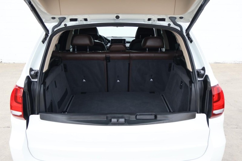 BMW X5 Vehicle Full-screen Gallery Image 09
