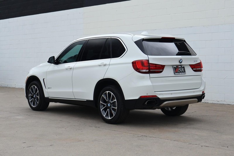 BMW X5 Vehicle Full-screen Gallery Image 12