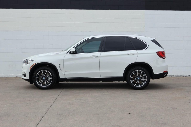 BMW X5 Vehicle Full-screen Gallery Image 13