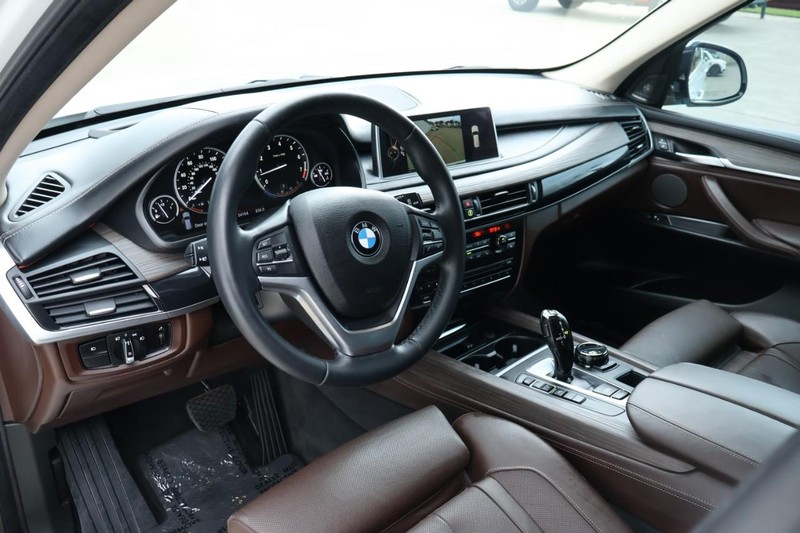 BMW X5 Vehicle Full-screen Gallery Image 20