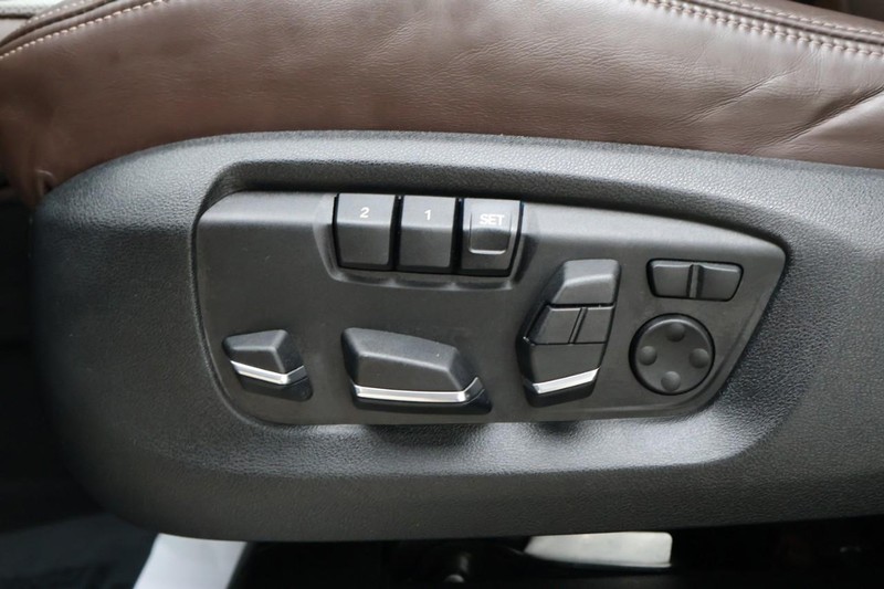 BMW X5 Vehicle Full-screen Gallery Image 22