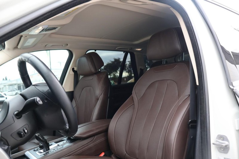 BMW X5 Vehicle Full-screen Gallery Image 23