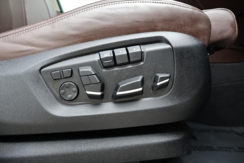 BMW X5 Vehicle Full-screen Gallery Image 26