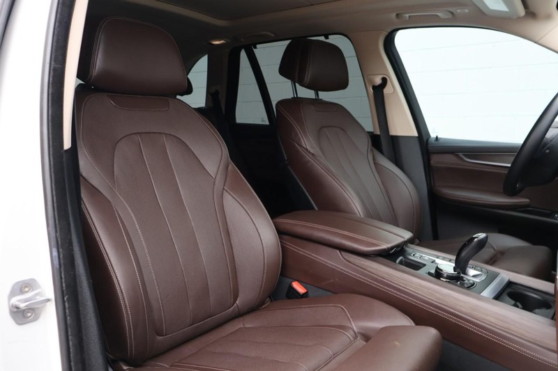 BMW X5 Vehicle Full-screen Gallery Image 27