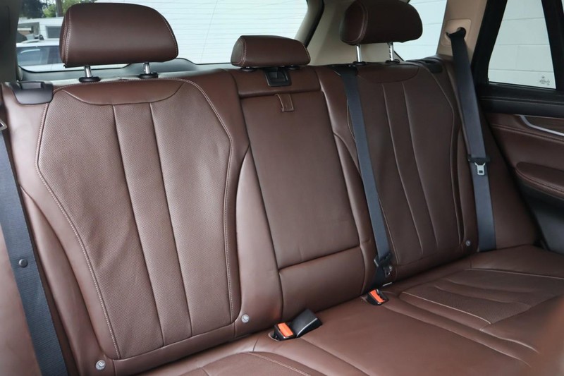 BMW X5 Vehicle Full-screen Gallery Image 28