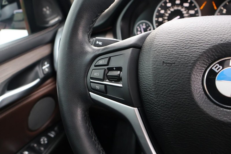 BMW X5 Vehicle Full-screen Gallery Image 34