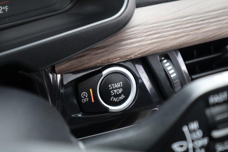 BMW X5 Vehicle Full-screen Gallery Image 36