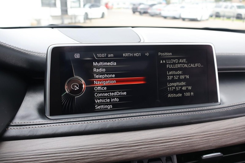 BMW X5 Vehicle Full-screen Gallery Image 38