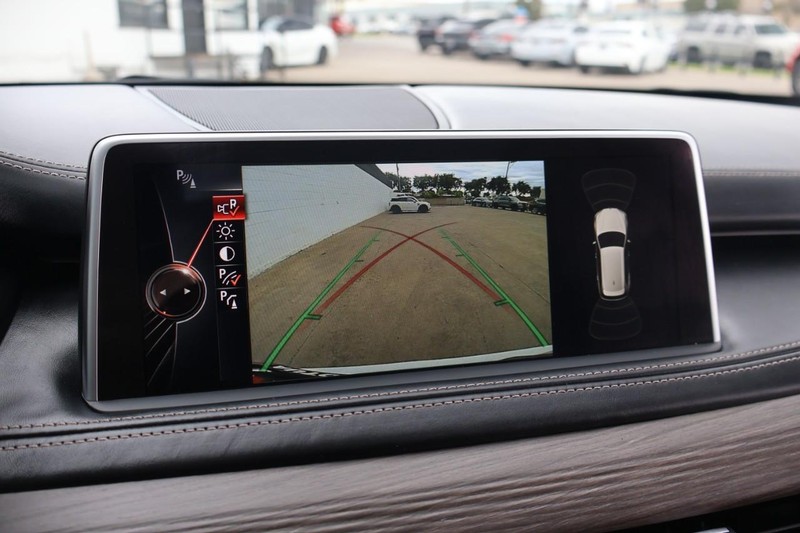 BMW X5 Vehicle Full-screen Gallery Image 39