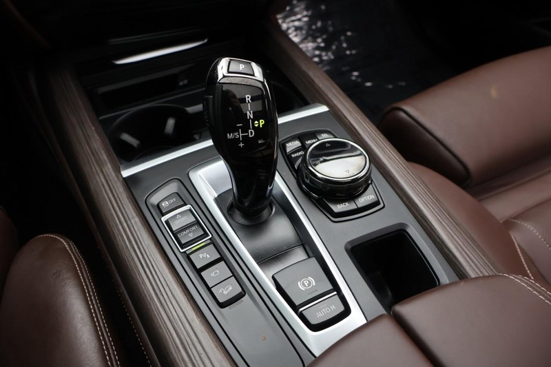 BMW X5 Vehicle Full-screen Gallery Image 41