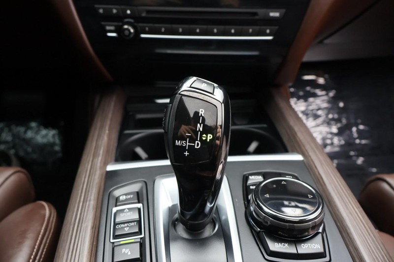 BMW X5 Vehicle Full-screen Gallery Image 42