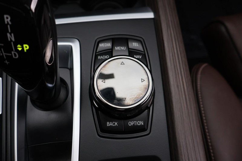 BMW X5 Vehicle Full-screen Gallery Image 43