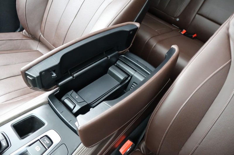 BMW X5 Vehicle Full-screen Gallery Image 45