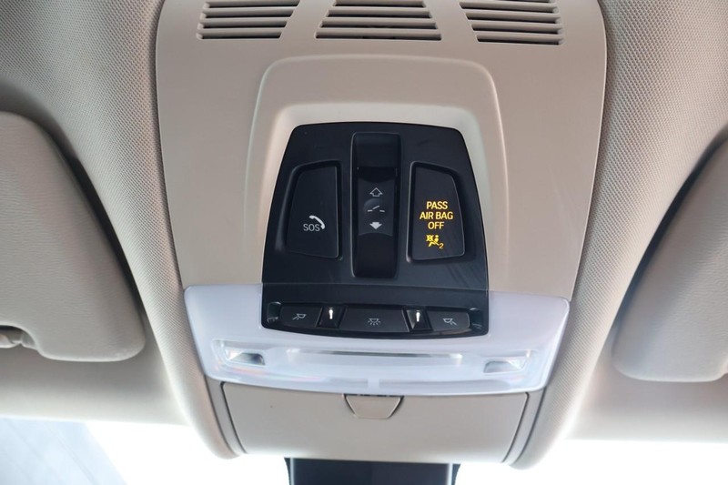 BMW X5 Vehicle Full-screen Gallery Image 46