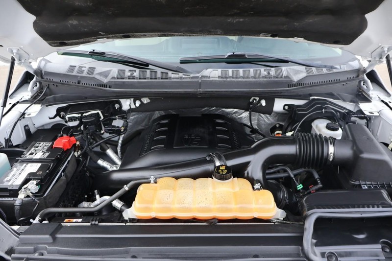 Ford F-150 Vehicle Full-screen Gallery Image 12