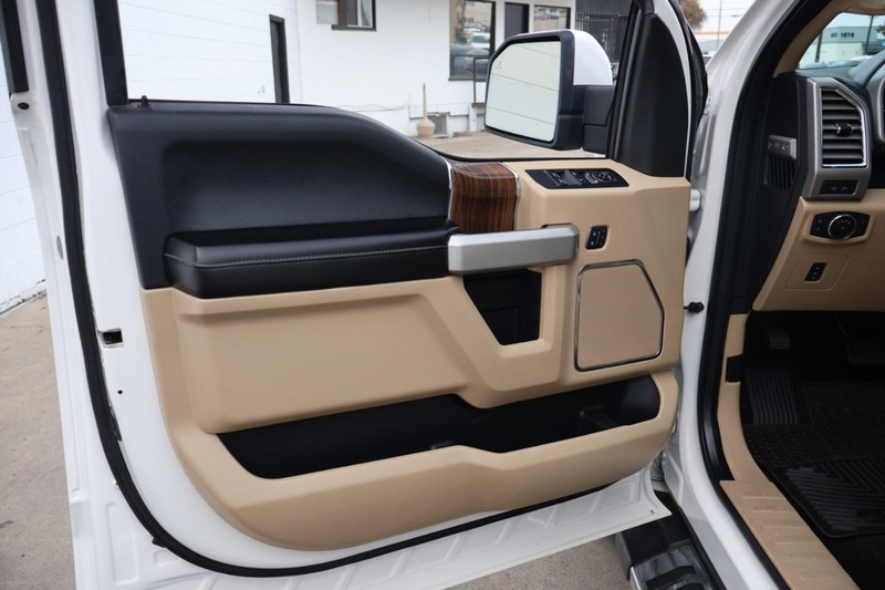 Ford F-150 Vehicle Full-screen Gallery Image 14