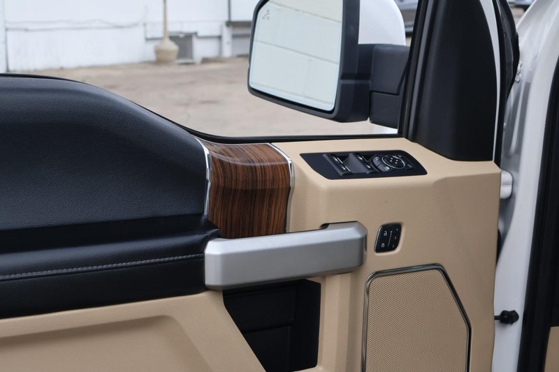 Ford F-150 Vehicle Full-screen Gallery Image 15