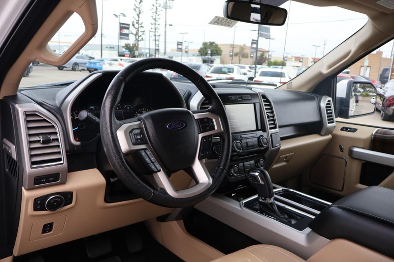 Ford F-150 Vehicle Full-screen Gallery Image 16