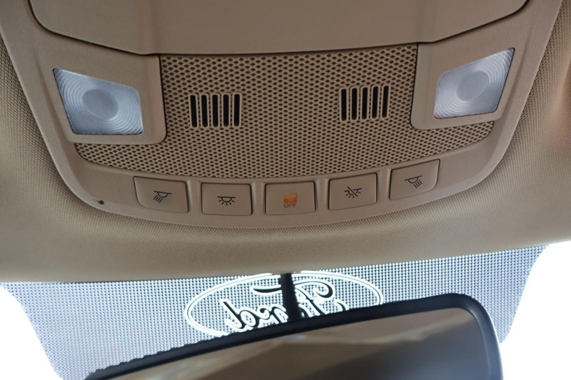 Ford F-150 Vehicle Full-screen Gallery Image 36