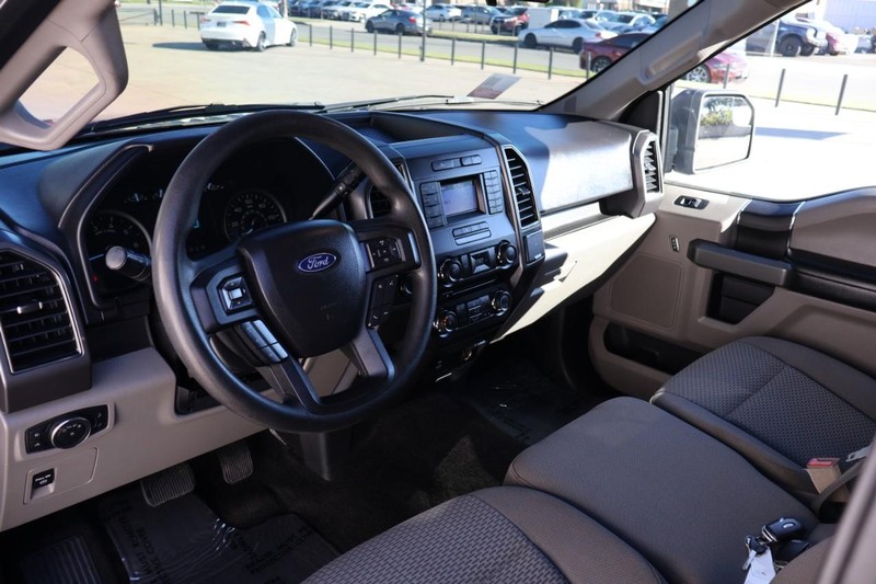 Ford F-150 Vehicle Full-screen Gallery Image 18