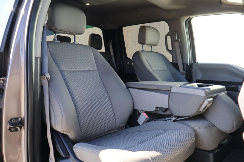 Ford F-150 Vehicle Full-screen Gallery Image 24