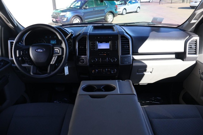 Ford F-150 Vehicle Full-screen Gallery Image 26
