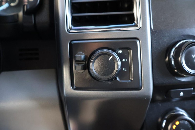 Ford F-150 Vehicle Full-screen Gallery Image 36