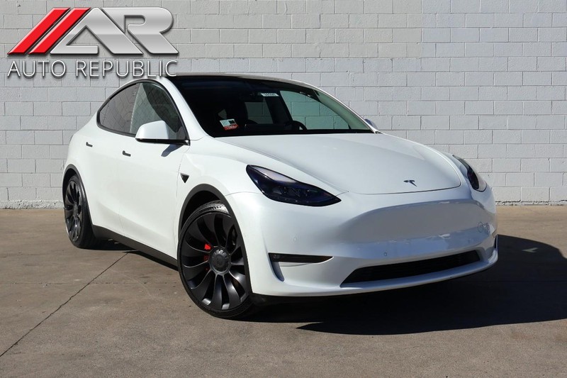 Tesla Model Y Vehicle Full-screen Gallery Image 01