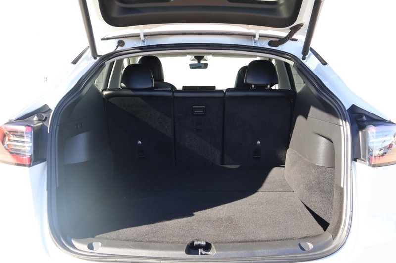 Tesla Model Y Vehicle Full-screen Gallery Image 09