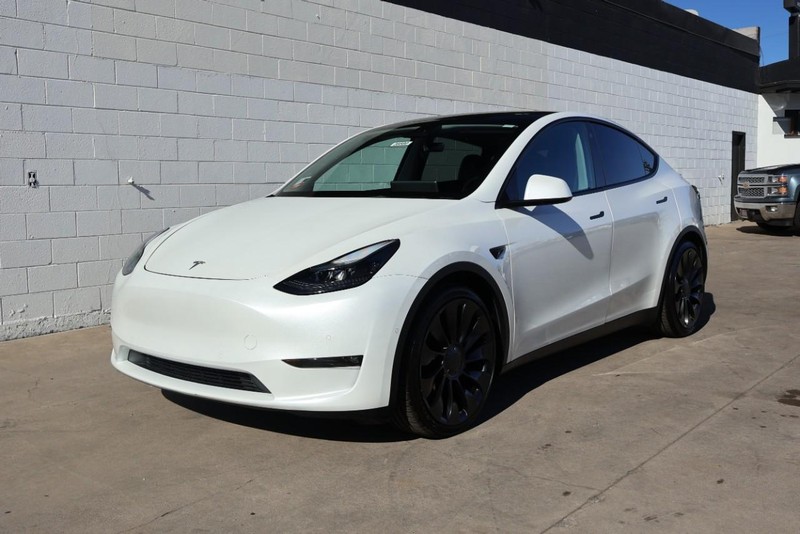 Tesla Model Y Vehicle Full-screen Gallery Image 13