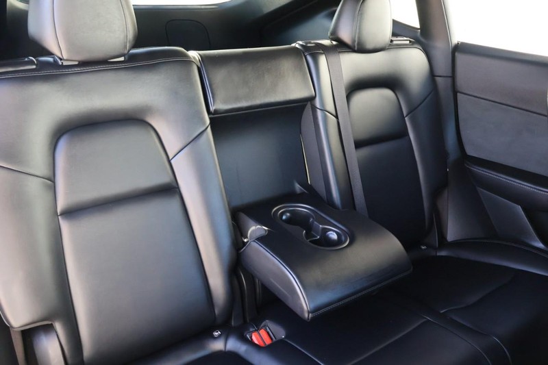 Tesla Model Y Vehicle Full-screen Gallery Image 25