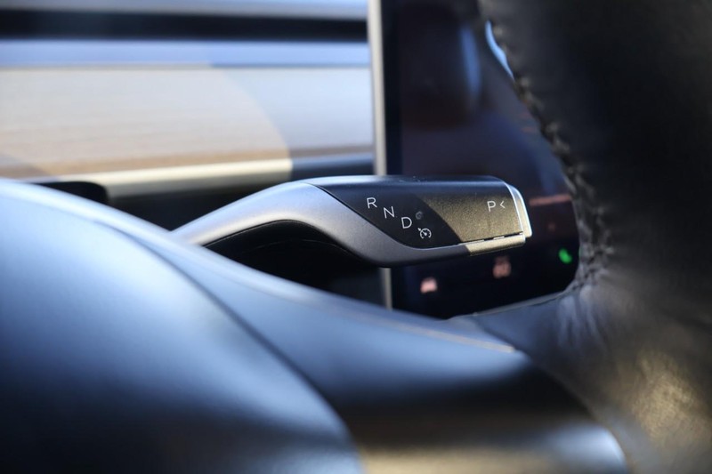 Tesla Model Y Vehicle Full-screen Gallery Image 31