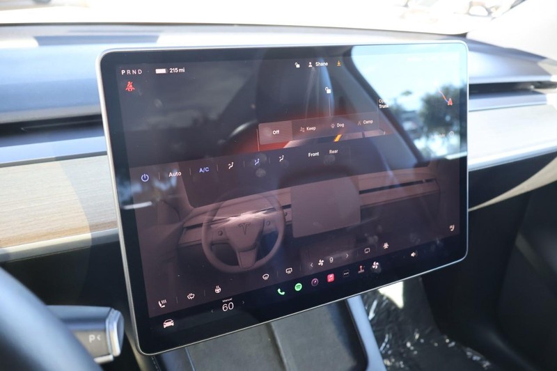Tesla Model Y Vehicle Full-screen Gallery Image 34