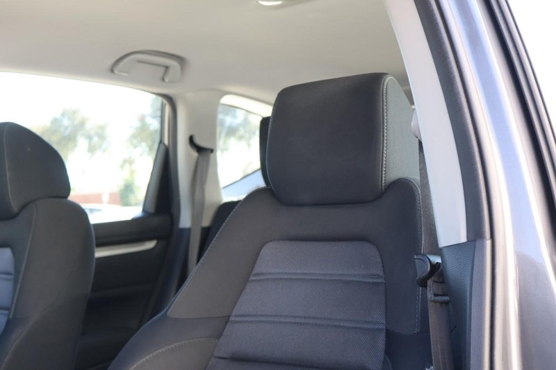 Honda CR-V Vehicle Full-screen Gallery Image 17