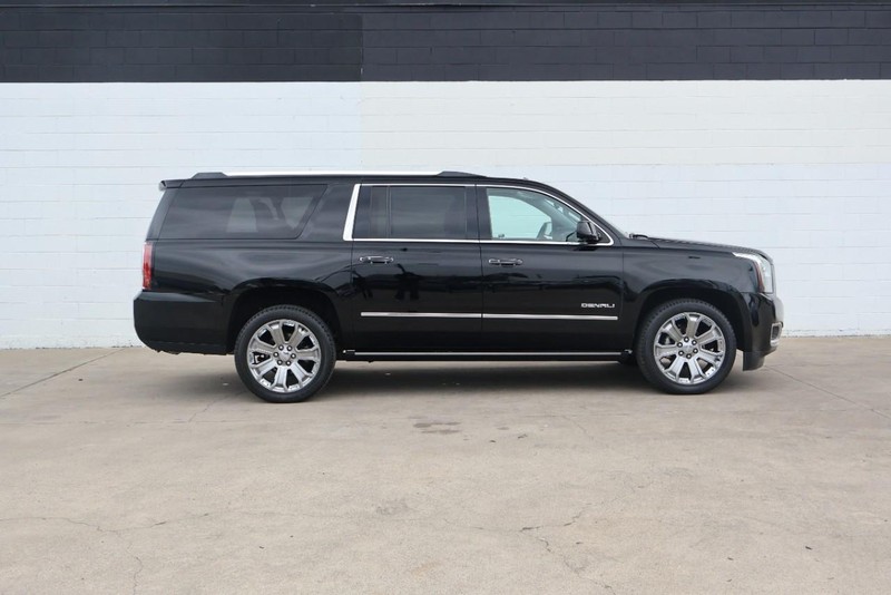 GMC Yukon XL Vehicle Full-screen Gallery Image 04
