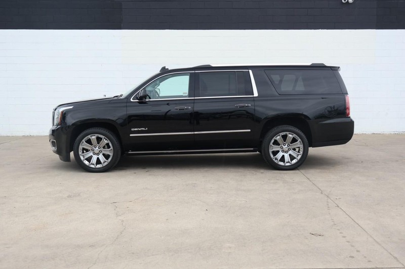 GMC Yukon XL Vehicle Full-screen Gallery Image 11