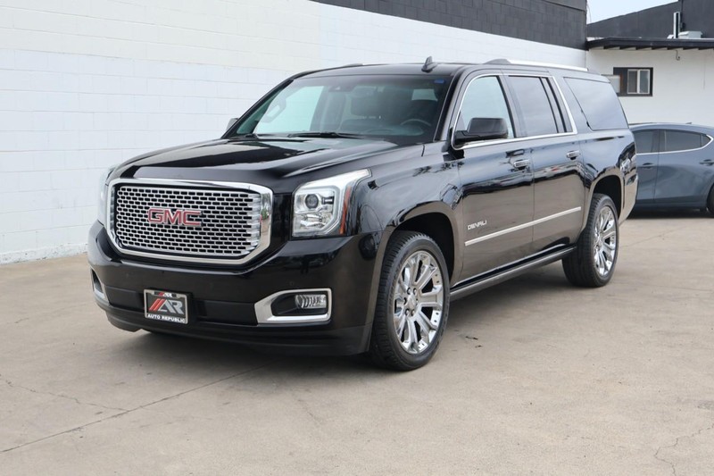 GMC Yukon XL Vehicle Full-screen Gallery Image 12