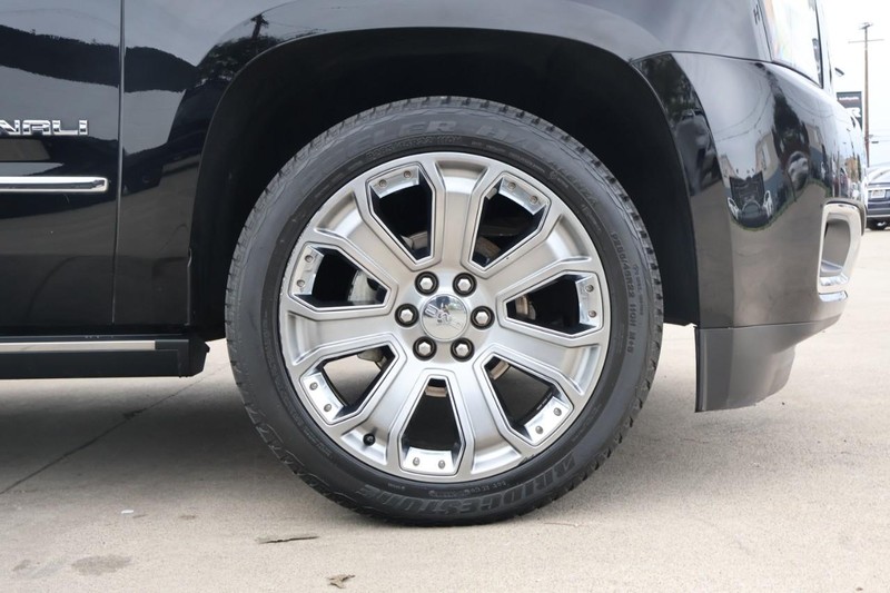 GMC Yukon XL Vehicle Full-screen Gallery Image 14