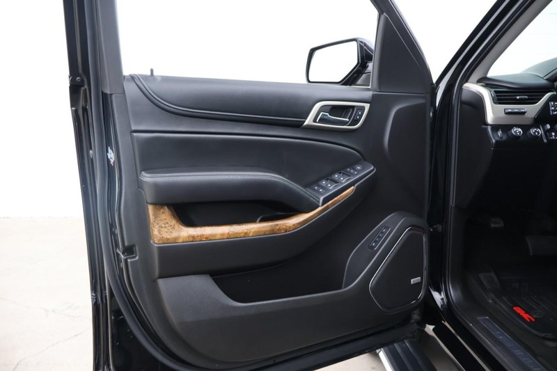 GMC Yukon XL Vehicle Full-screen Gallery Image 15