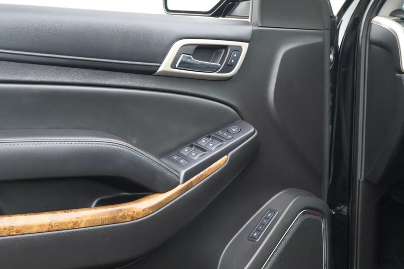 GMC Yukon XL Vehicle Full-screen Gallery Image 16