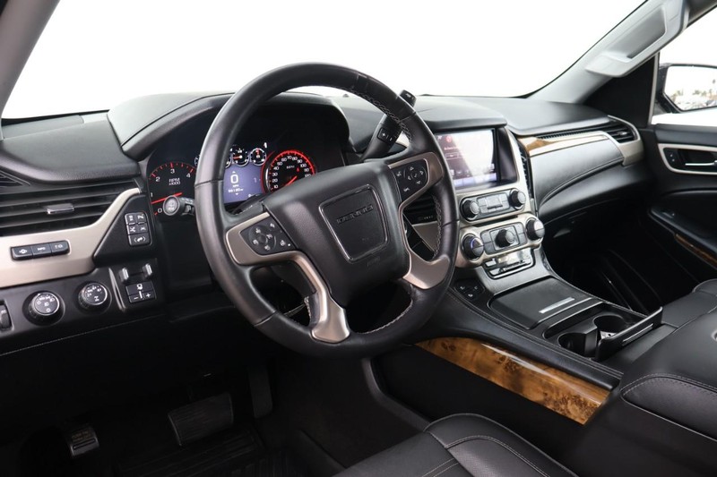 GMC Yukon XL Vehicle Full-screen Gallery Image 17