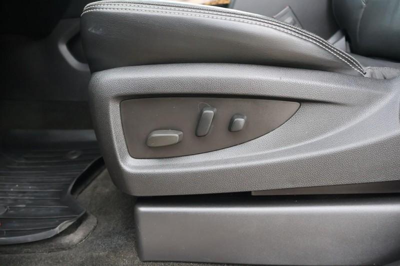 GMC Yukon XL Vehicle Full-screen Gallery Image 19